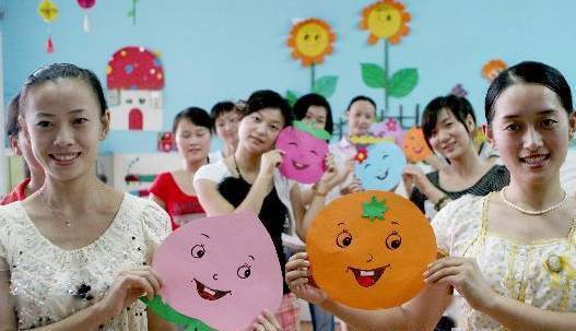 幼儿园小苹果舞蹈版教案:微笑是幼儿园老师最好的语言——你微笑了吗？